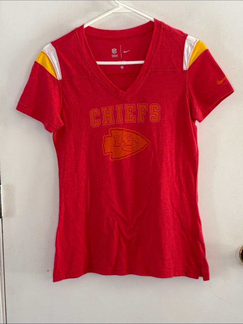 NFL Nike Kansas City Chiefs red v-neck t-shirt with white gold stripes Size M